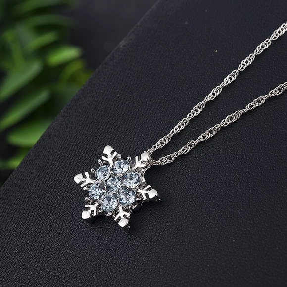 SALE NEW snowflake necklace - Picture 4 of 4